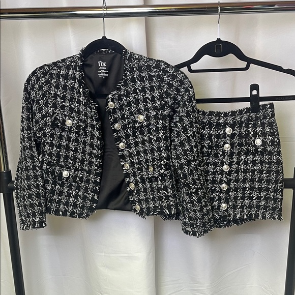 Flowers by Zoe Tweed girls stretch blazer and skirt Set in Black & White medium